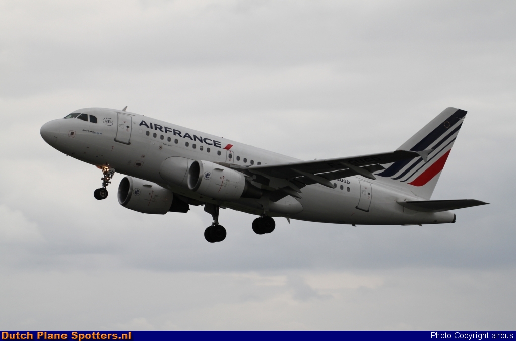 F-GUGD Airbus A318 Air France by airbus