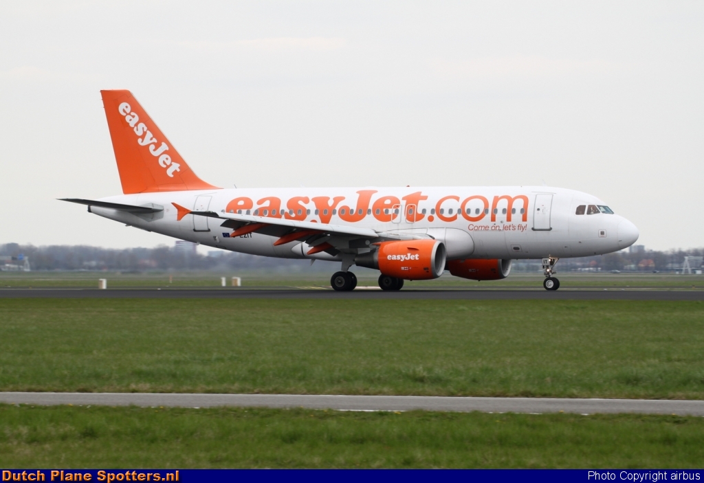 G-EZIT Airbus A319 easyJet by airbus