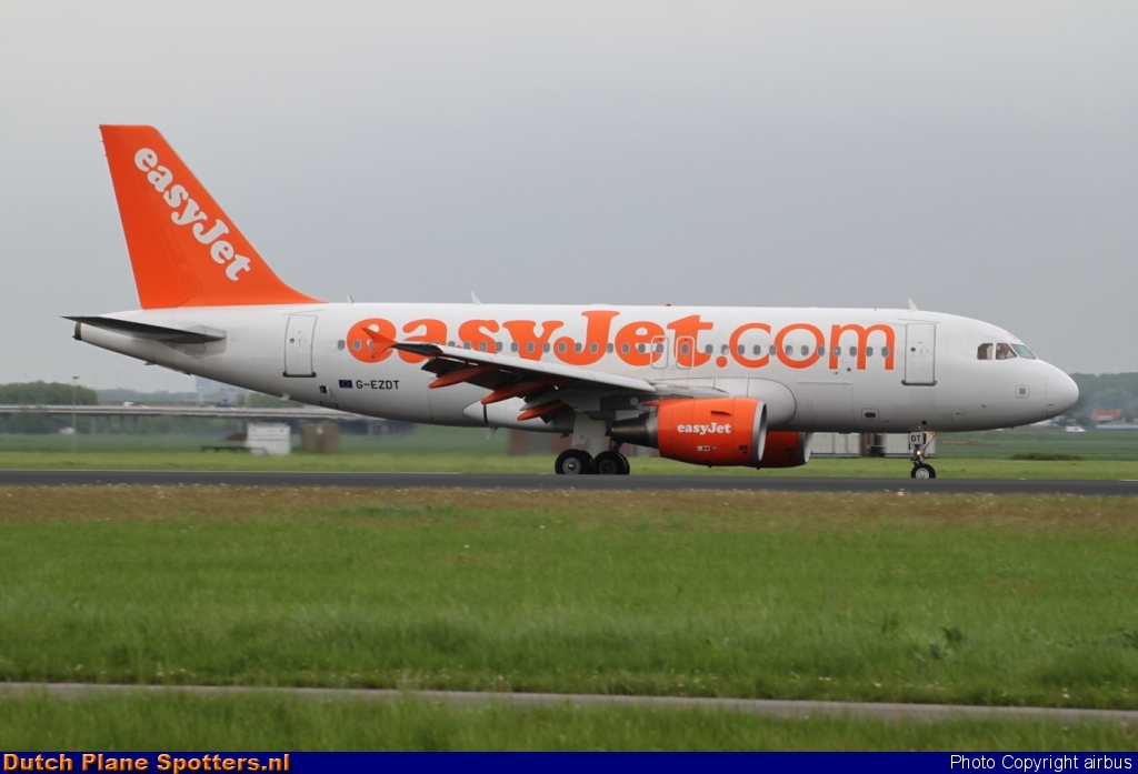 G-EZDT Airbus A319 easyJet by airbus