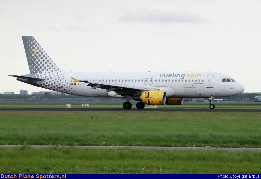 EC-JTR Airbus A320 Vueling.com by airbus