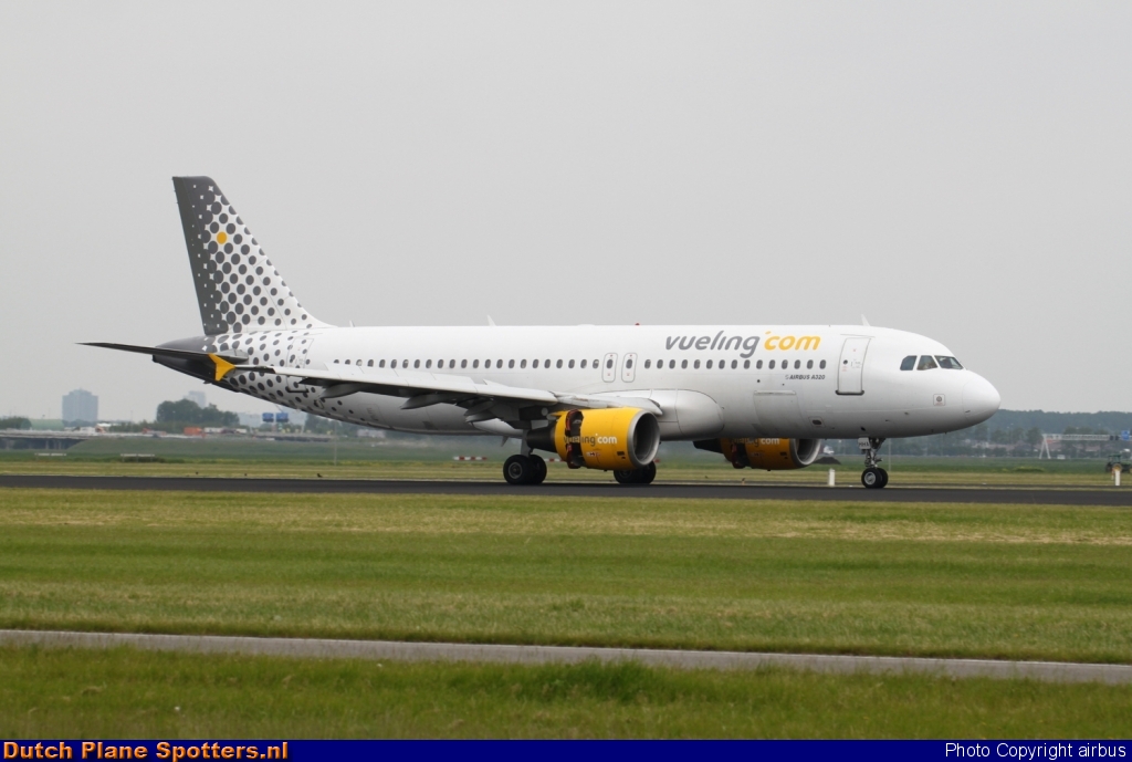 EC-HHA Airbus A320 Vueling.com by airbus