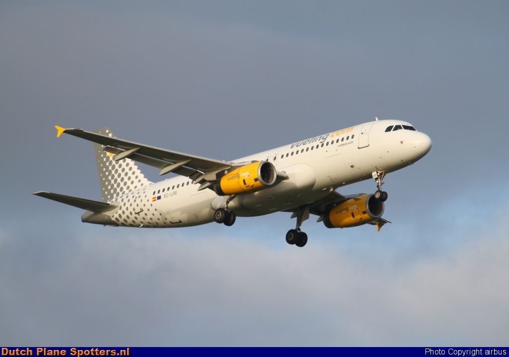 EC-LRE Airbus A320 Vueling.com by airbus