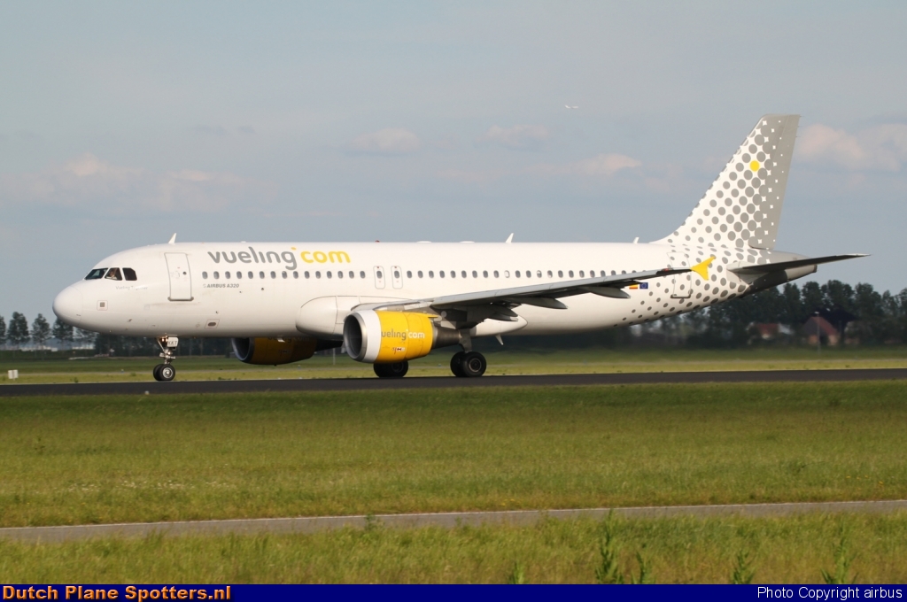EC-KKT Airbus A320 Vueling.com by airbus