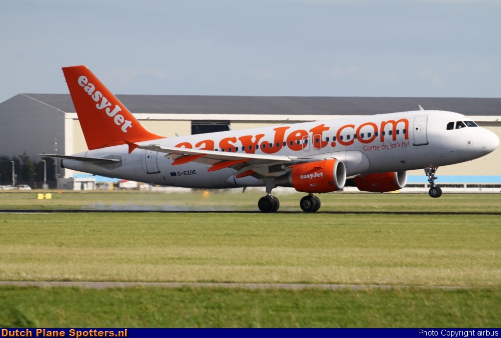 G-EZDE Airbus A319 easyJet by airbus