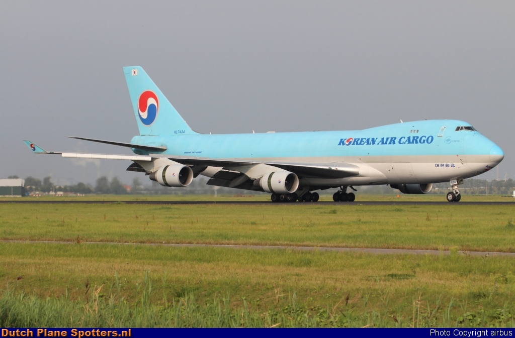 HL7434 Boeing 747-400 Korean Air Cargo by airbus