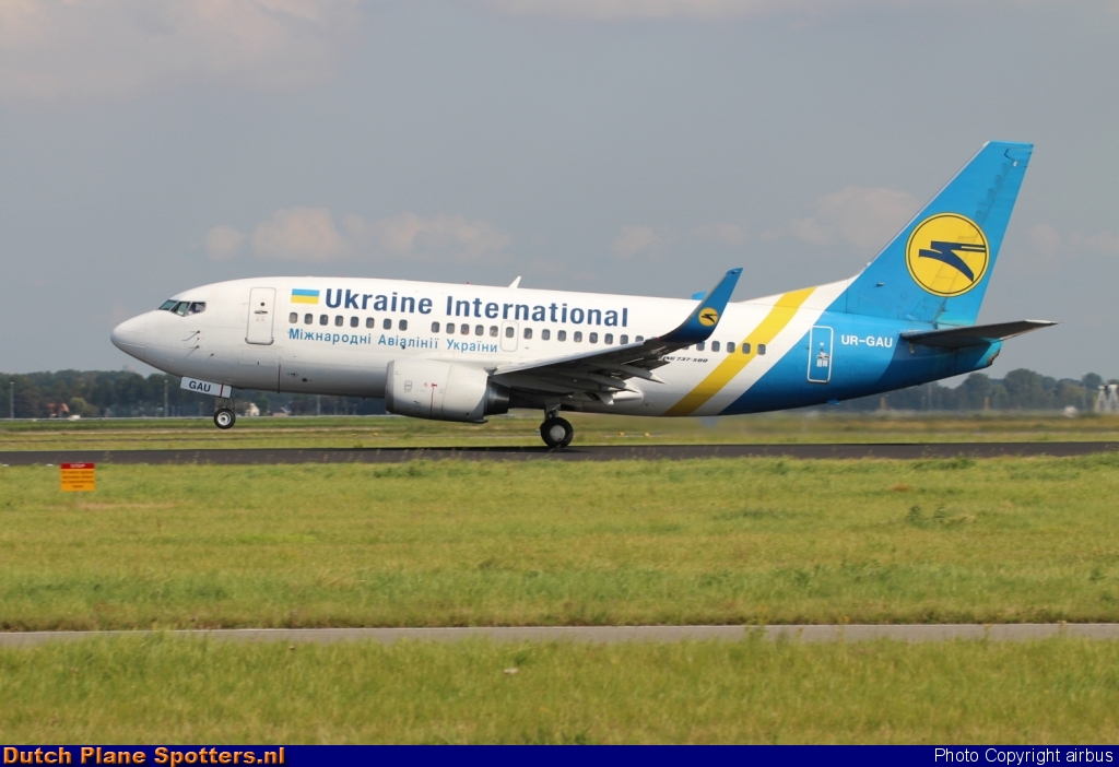 UR-GAU Boeing 737-500 Ukraine International Airlines by airbus
