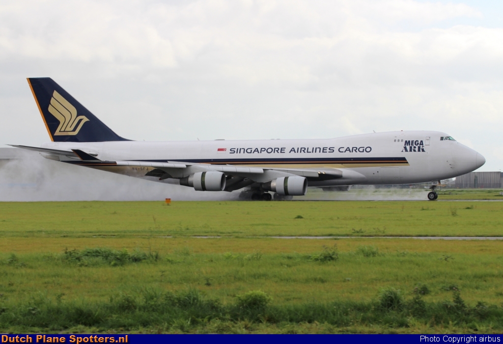 9V-SFJ Boeing 747-400 Singapore Airlines Cargo by airbus