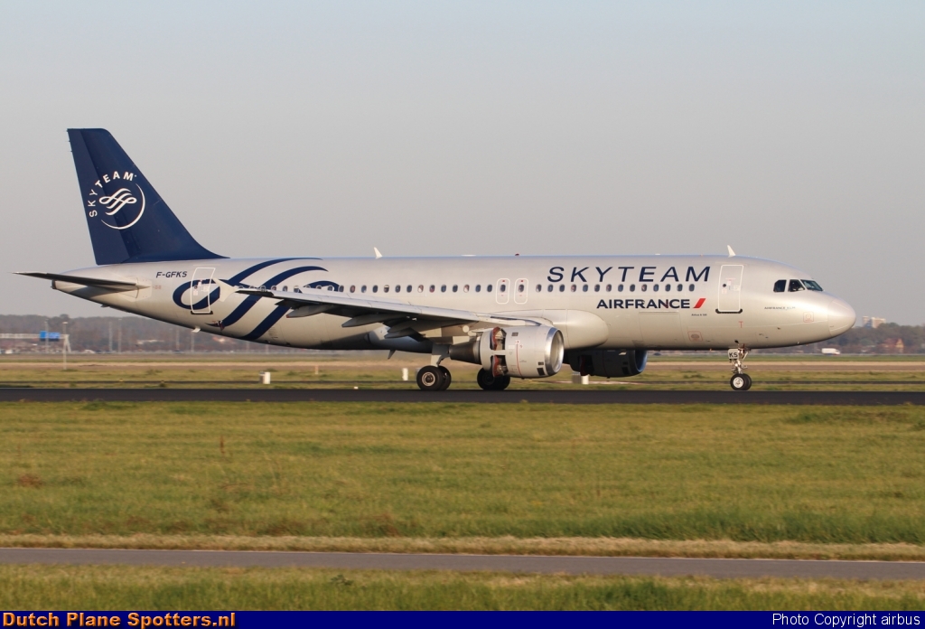 F-GFKS Airbus A320 Air France by airbus