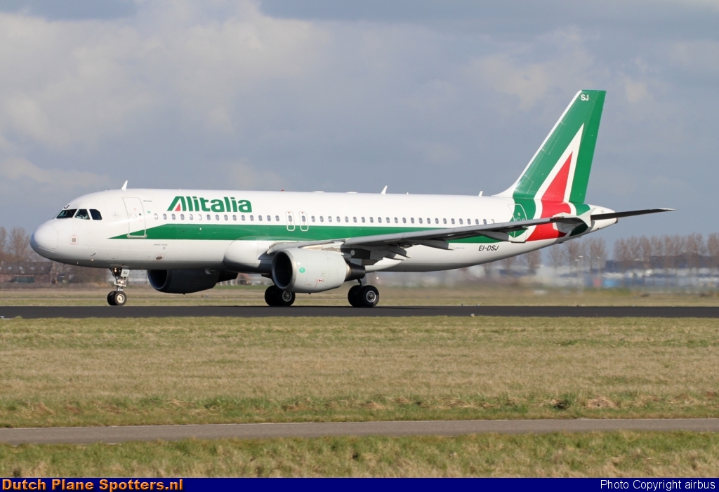 EI-DSJ Airbus A320 Alitalia by airbus