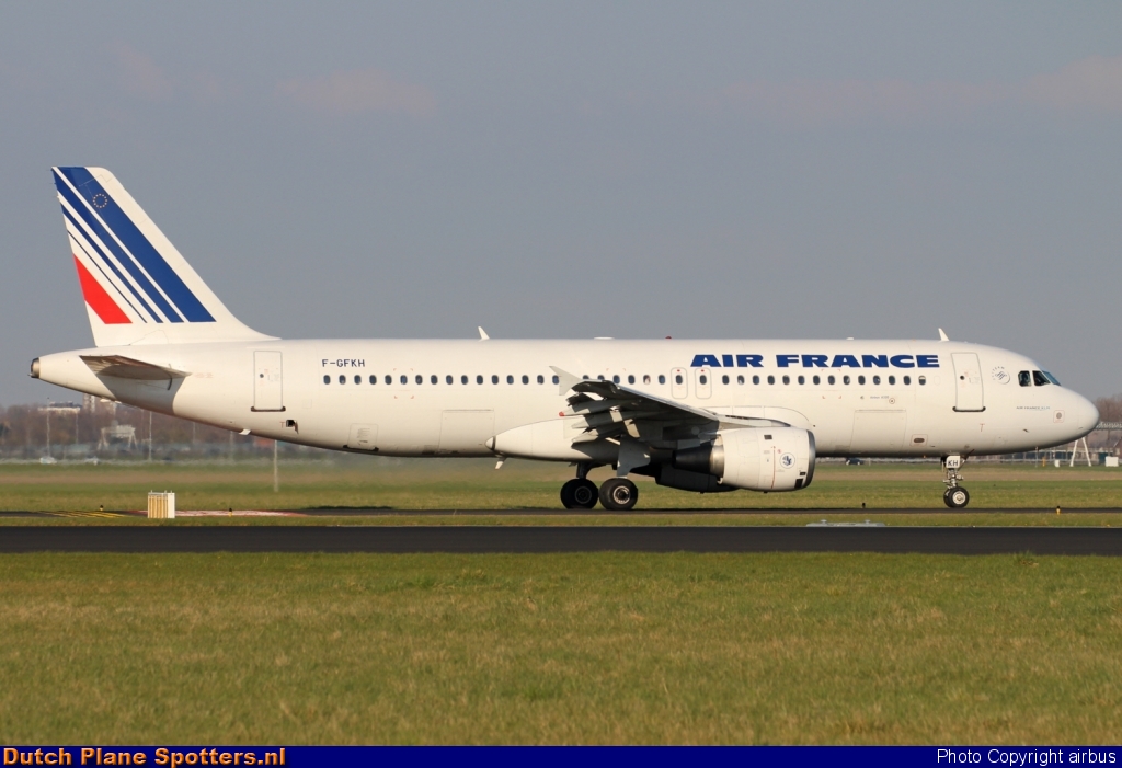 F-GFKH Airbus A320 Air France by airbus