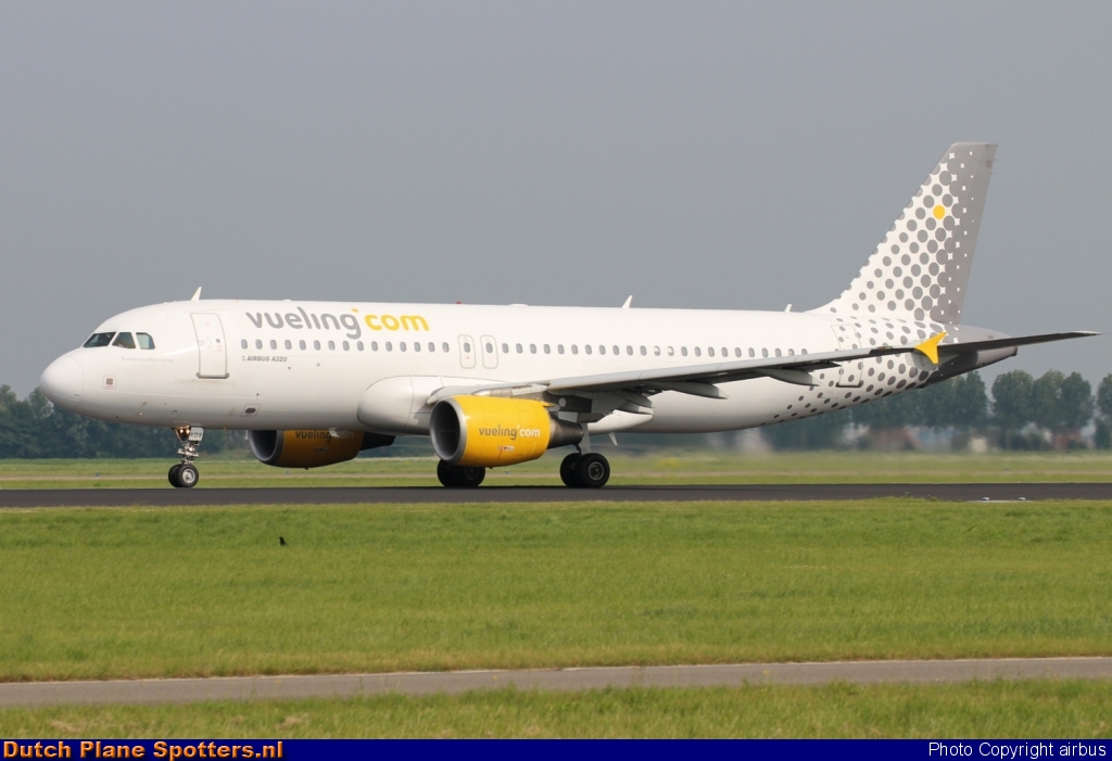EC-KDX Airbus A320 Vueling.com by airbus