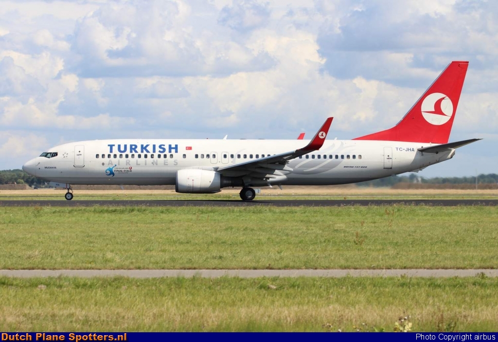 TC-JHA Boeing 737-800 Turkish Airlines by airbus