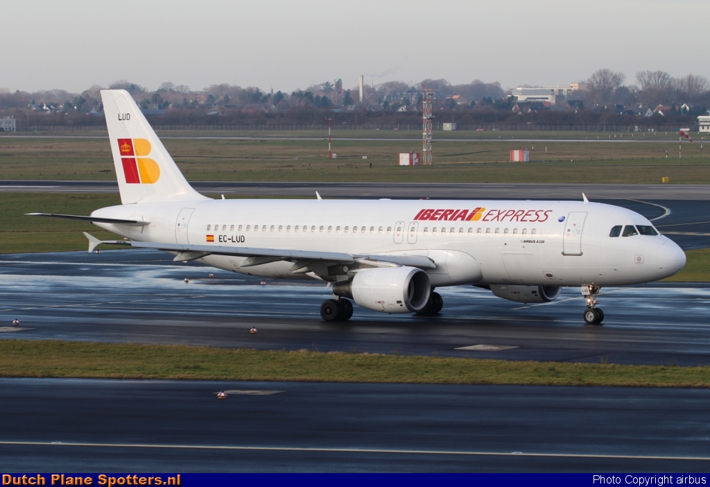 EC-LUD Airbus A320 Iberia Express by airbus