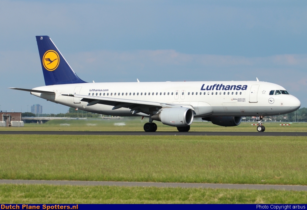 D-AIZI Airbus A320 Lufthansa by airbus