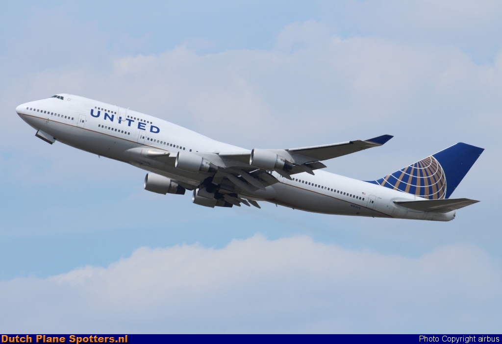 N104UA Boeing 747-400 United Airlines by airbus