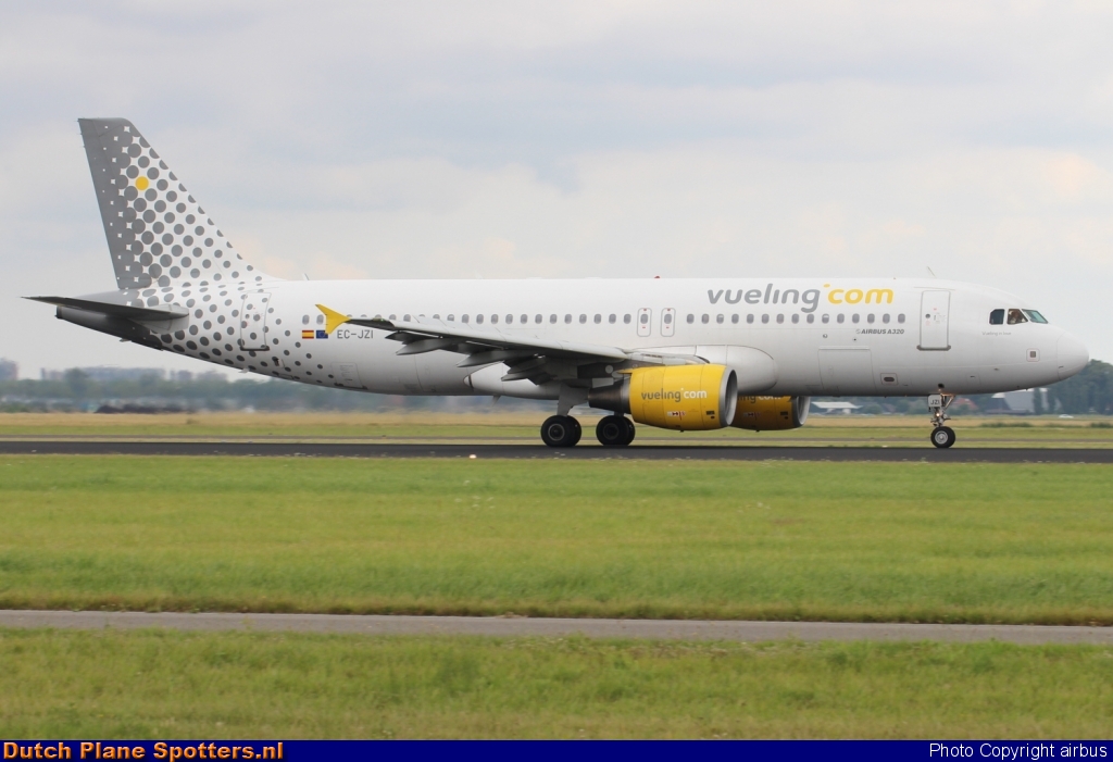 EC-JZI Airbus A320 Vueling.com by airbus
