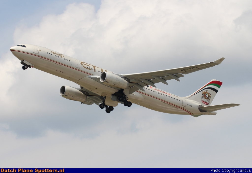 A6-AFB Airbus A330-300 Etihad by airbus