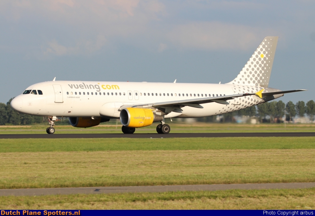 EC-HHA Airbus A320 Vueling.com by airbus