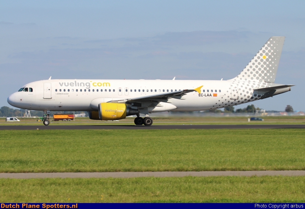 EC-LAA Airbus A320 Vueling.com by airbus