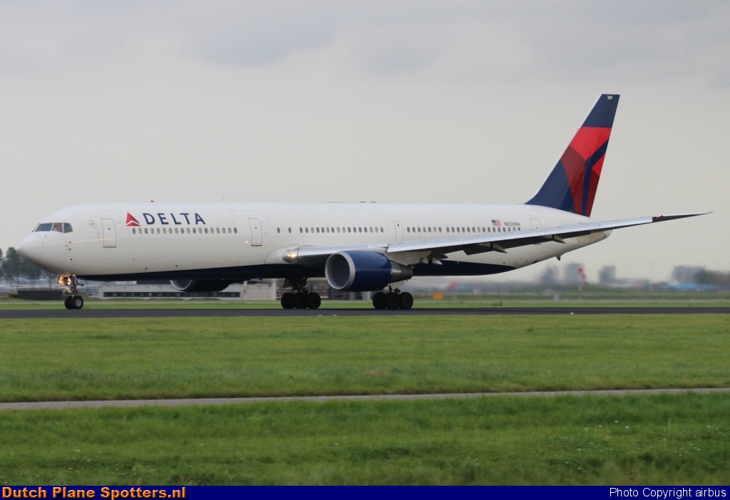N833MH Boeing 767-400 Delta Airlines by airbus