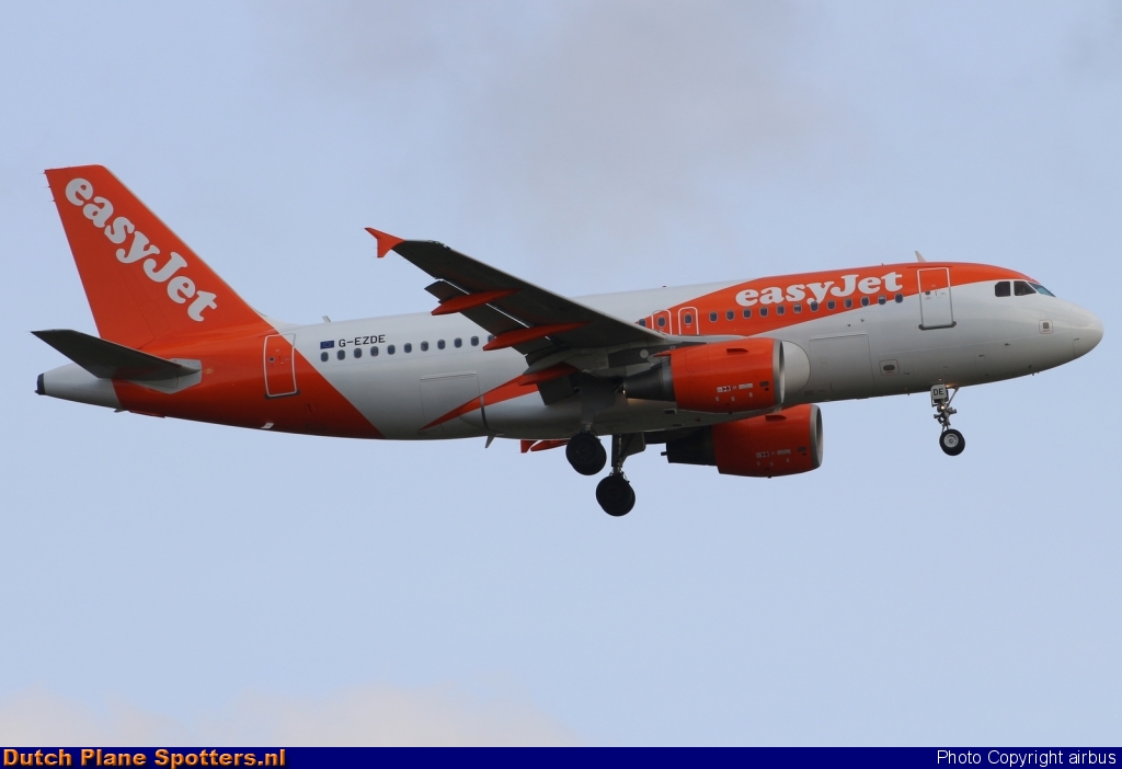 G-EZDE Airbus A319 easyJet by airbus
