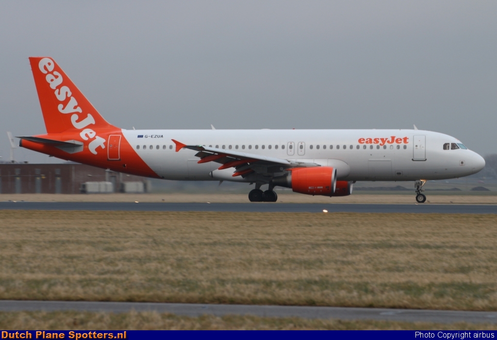 G-EZUA Airbus A320 easyJet by airbus