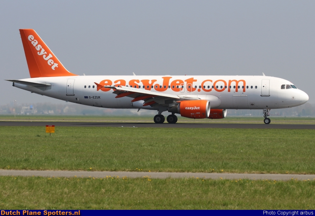 G-EZUK Airbus A320 easyJet by airbus