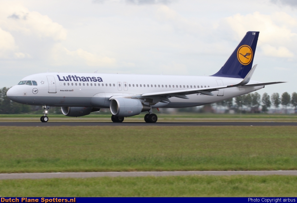 D-AIUM Airbus A320 Lufthansa by airbus