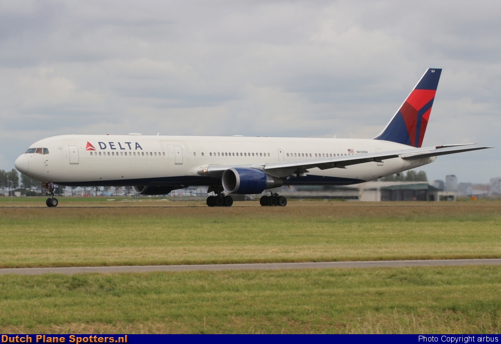 N838MH Boeing 767-400 Delta Airlines by airbus