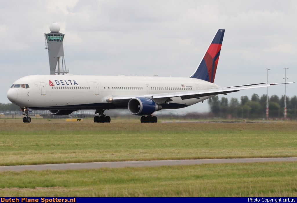N839MH Boeing 767-400 Delta Airlines by airbus