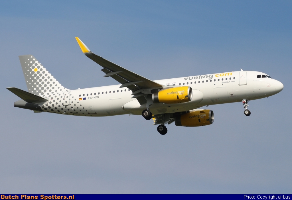 EC-MFN Airbus A320 Vueling.com by airbus