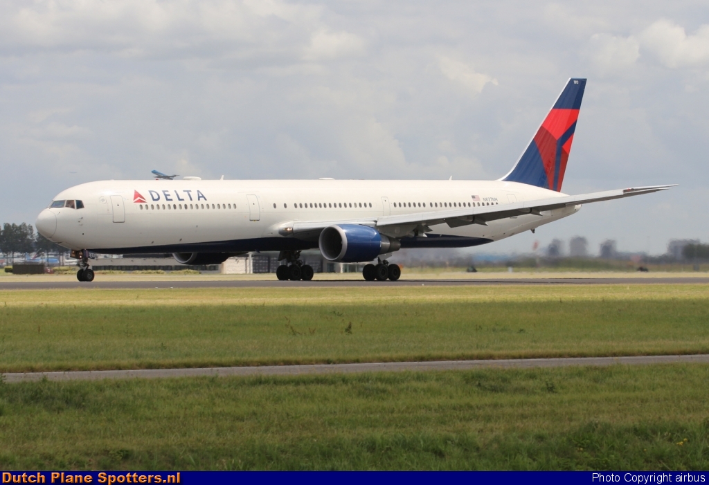 N837MH Boeing 767-400 Delta Airlines by airbus