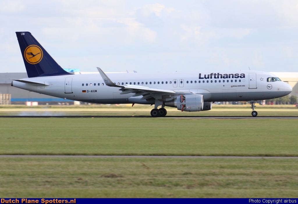 D-AIUM Airbus A320 Lufthansa by airbus