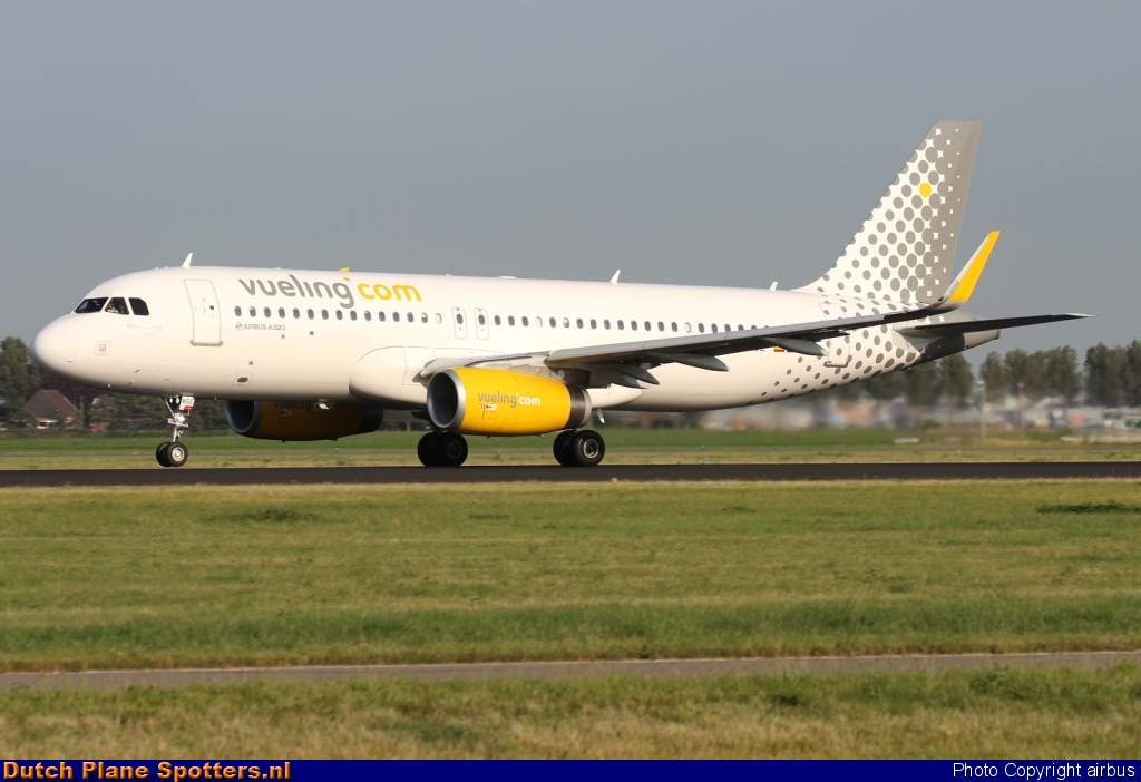 EC-MGE Airbus A320 Vueling.com by airbus