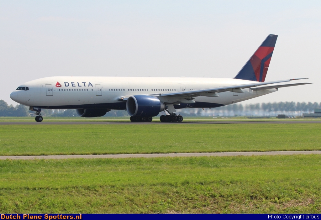N709DN Boeing 777-200 Delta Airlines by airbus