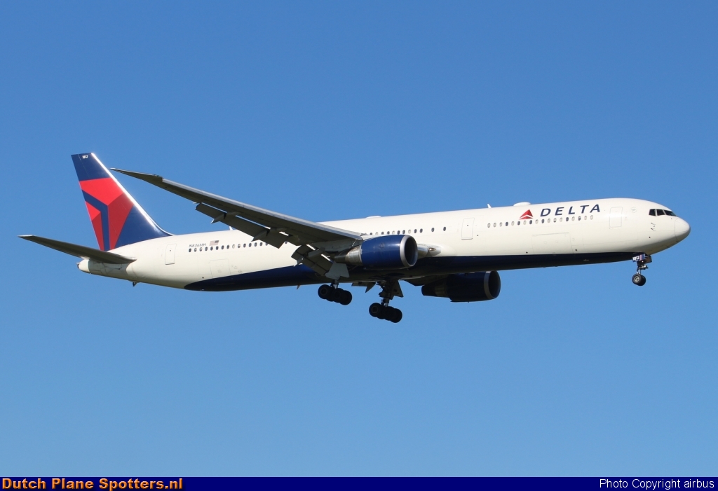 N836MH Boeing 767-400 Delta Airlines by airbus