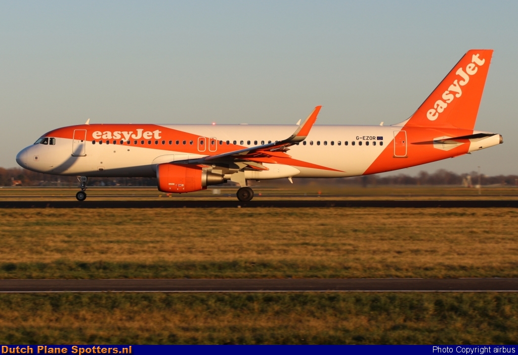 G-EZOR Airbus A320 easyJet by airbus