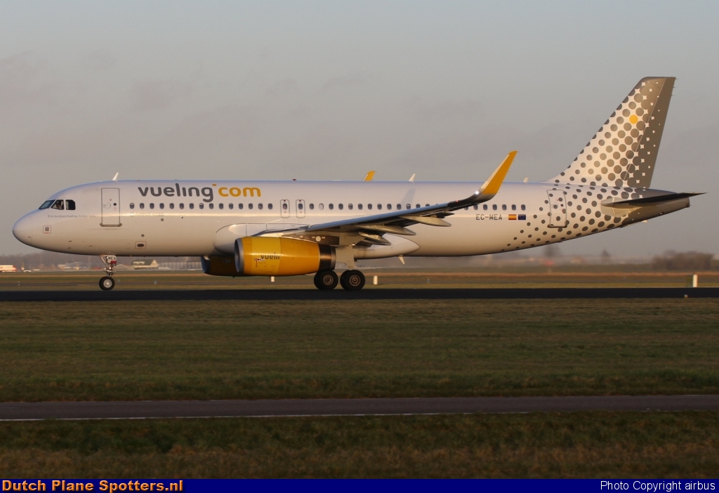 EC-MEA Airbus A320 Vueling.com by airbus