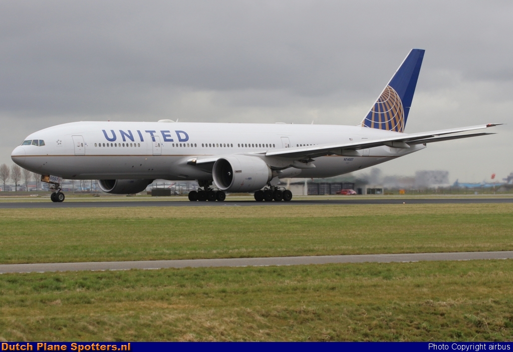 N74007 Boeing 777-200 United Airlines by airbus