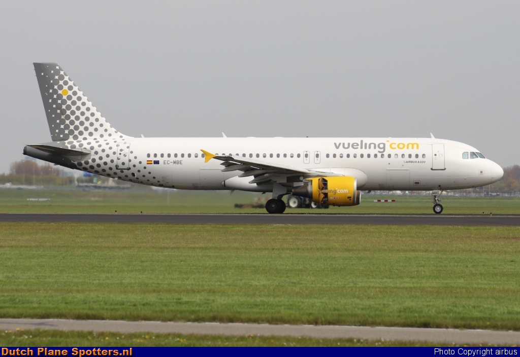 EC-MBE Airbus A320 Vueling.com by airbus
