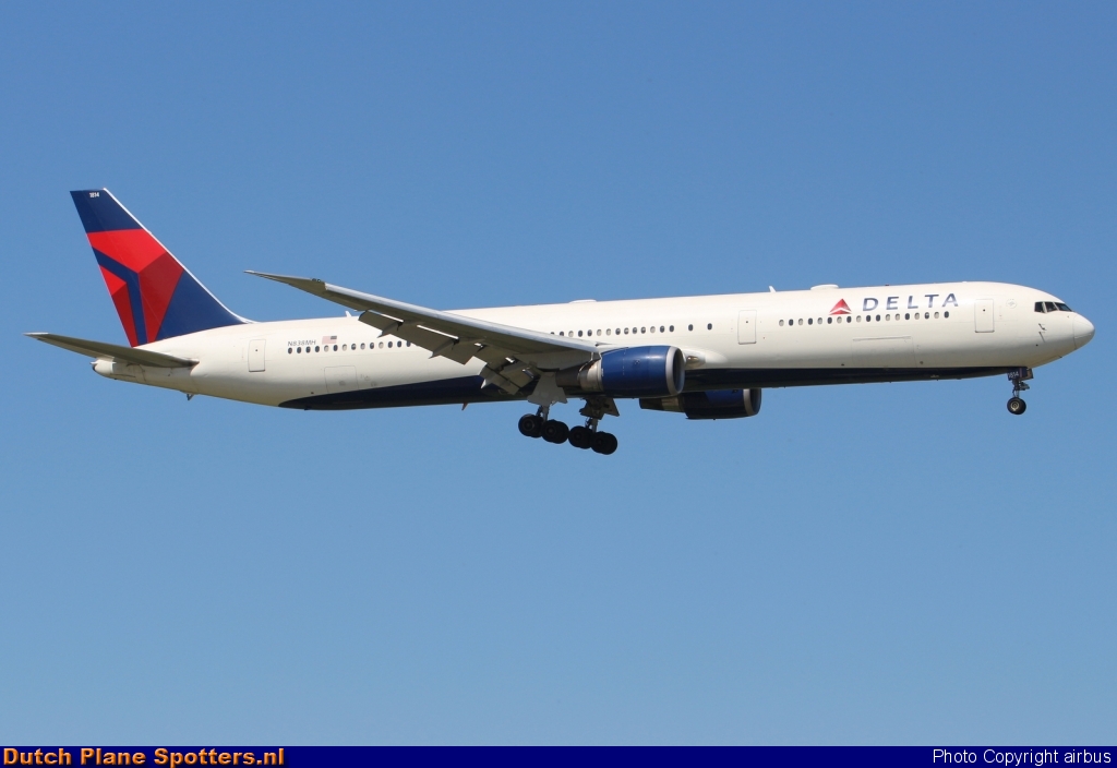 N838MH Boeing 767-400 Delta Airlines by airbus
