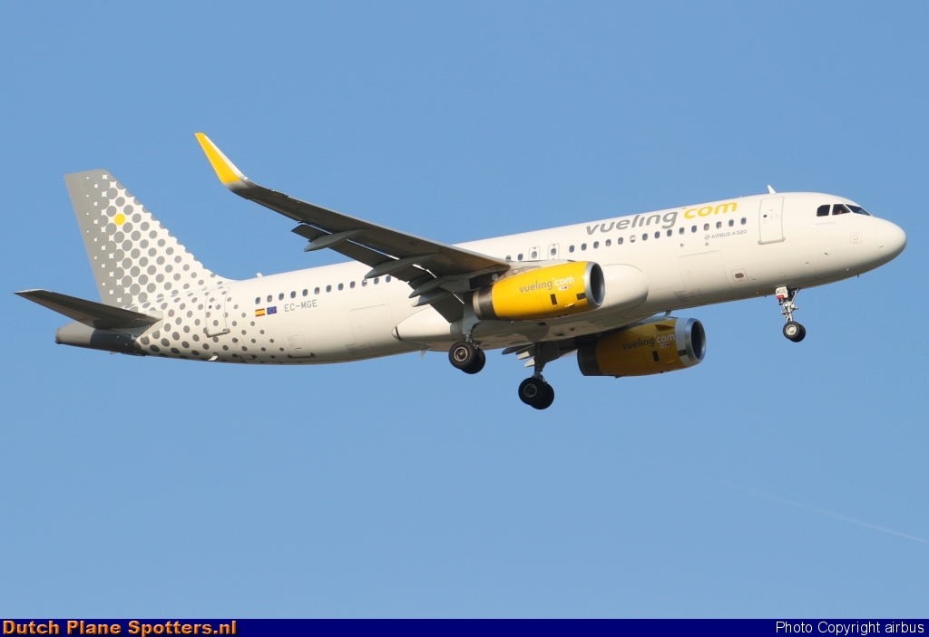 EC-MGE Airbus A320 Vueling.com by airbus