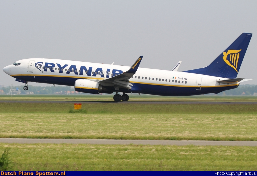 EI-EVW Boeing 737-800 Ryanair by airbus