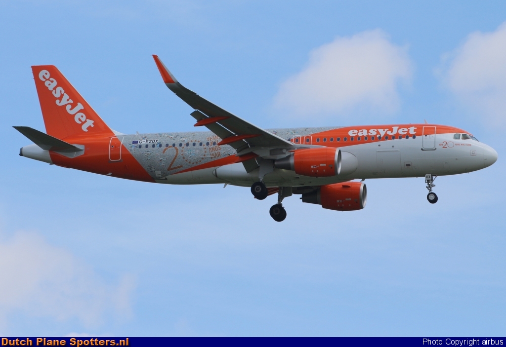 G-EZOX Airbus A320 easyJet by airbus
