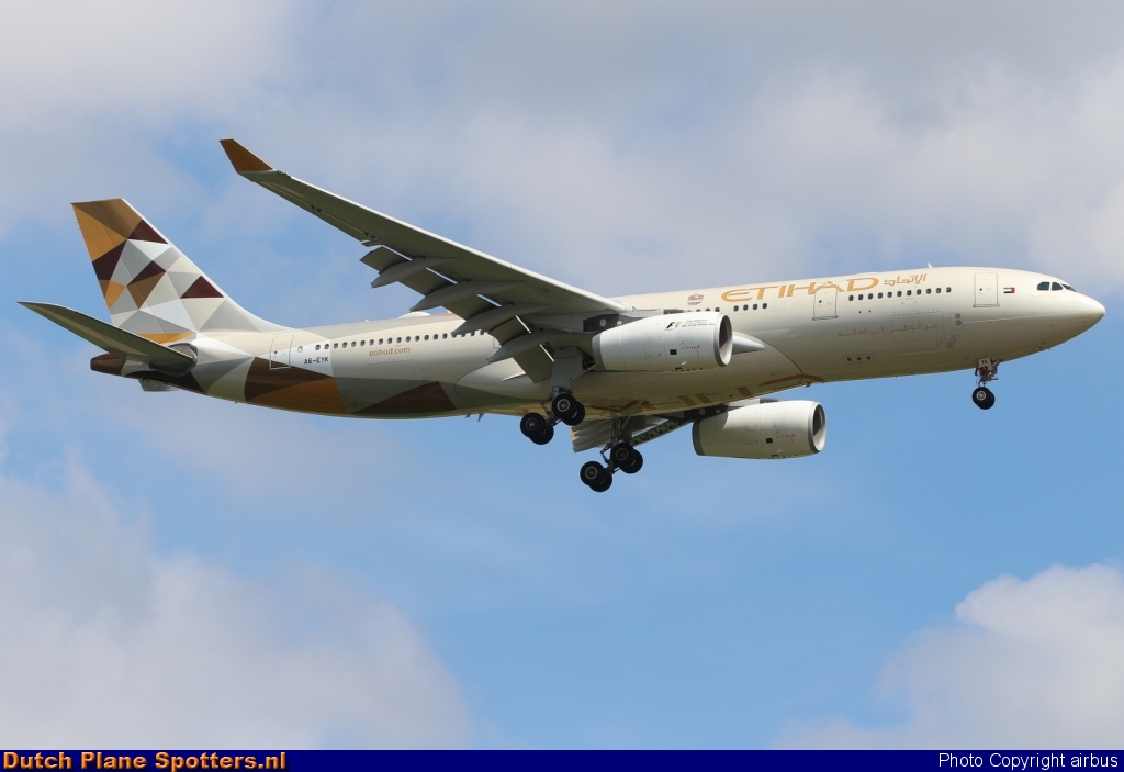 A6-EYK Airbus A330-200 Etihad by airbus