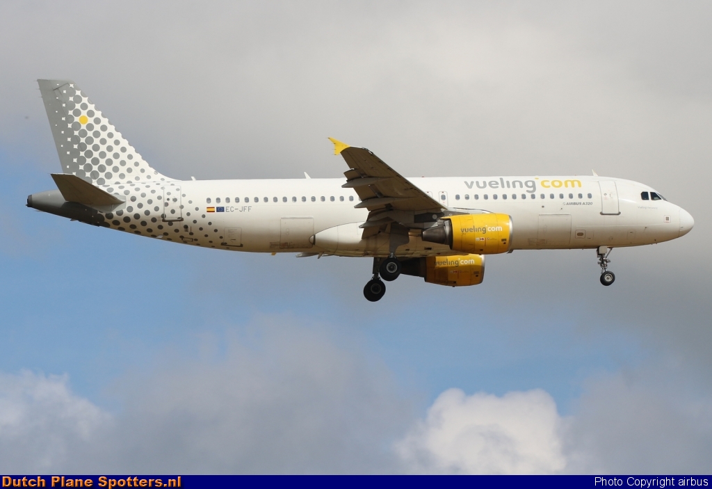 EC-JFF Airbus A320 Vueling.com by airbus