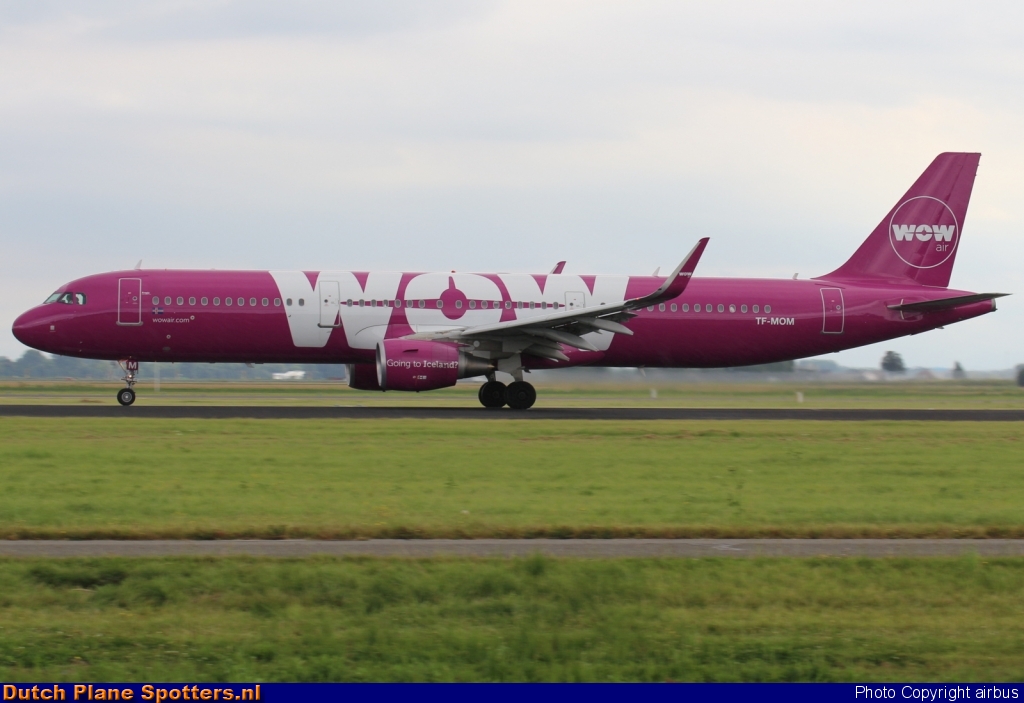 TF-MOM Airbus A321 WOW air by airbus