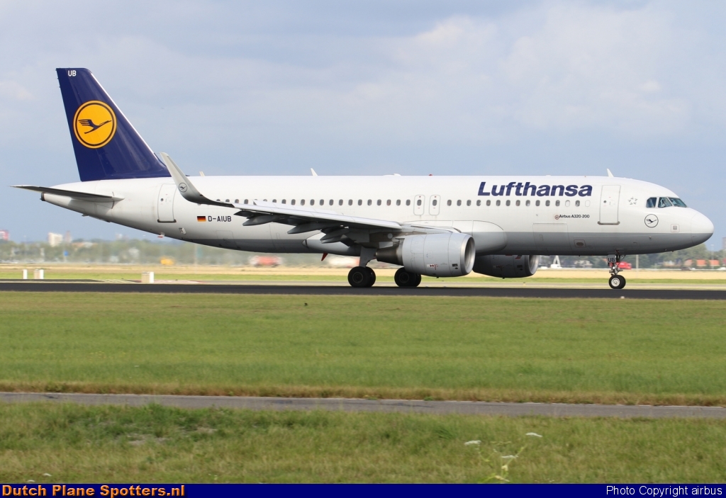 D-AIUB Airbus A320 Lufthansa by airbus
