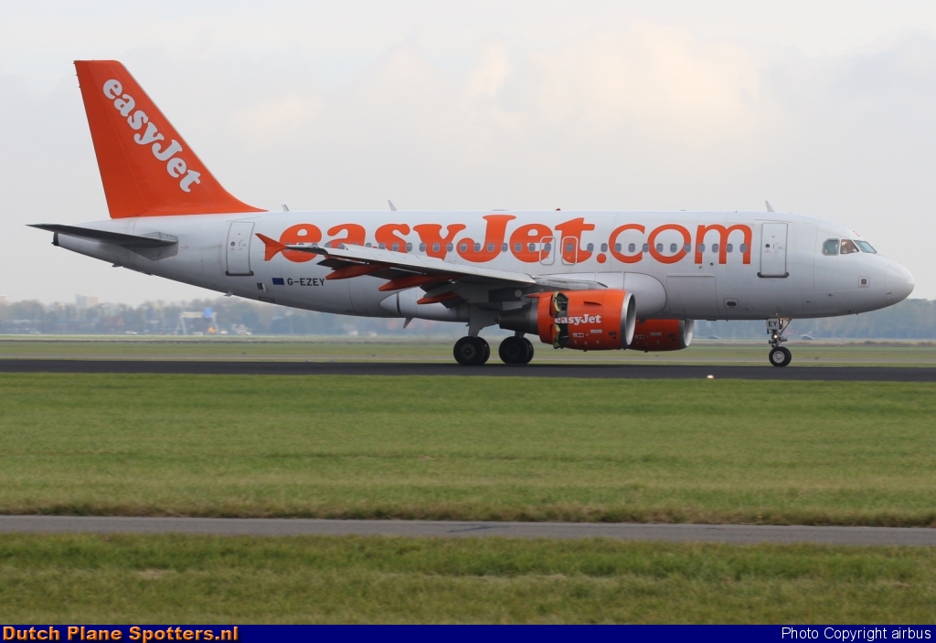 G-EZEY Airbus A319 easyJet by airbus
