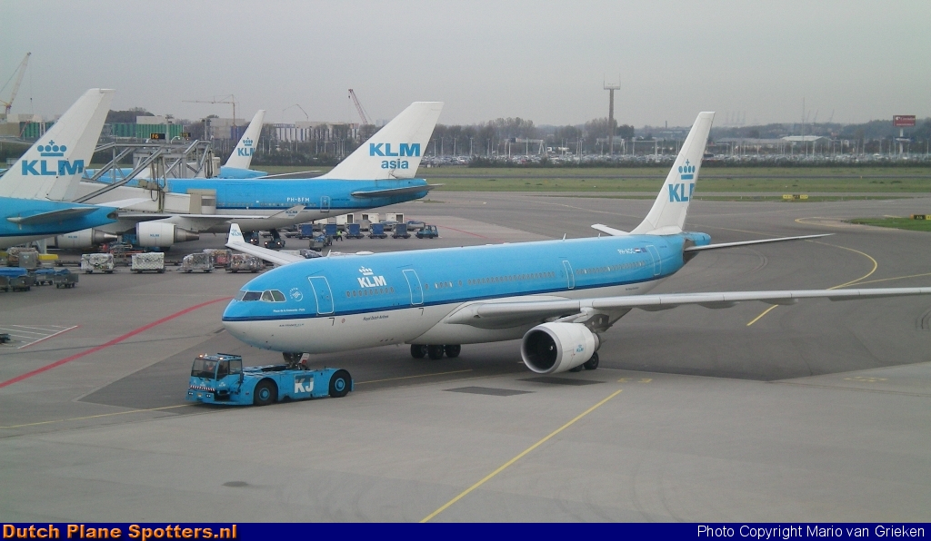 PH-AOC Airbus A330-200 KLM Royal Dutch Airlines by MariovG
